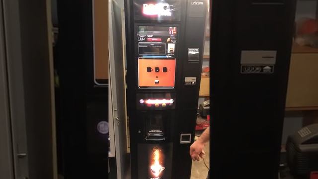 Комбинированный автомат UNICUM RossoBar Touch смотреть онлайн