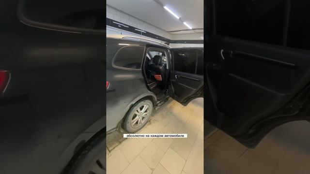 Hyundai Santa Fe - установка новых фиксаторов в ограничитель двери