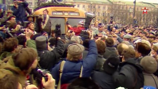ДЕСЯТЬ ФОТОГРАФИЙ. Гавриил Попов | Смотрите 22 января в 23:10 смотреть онлайн