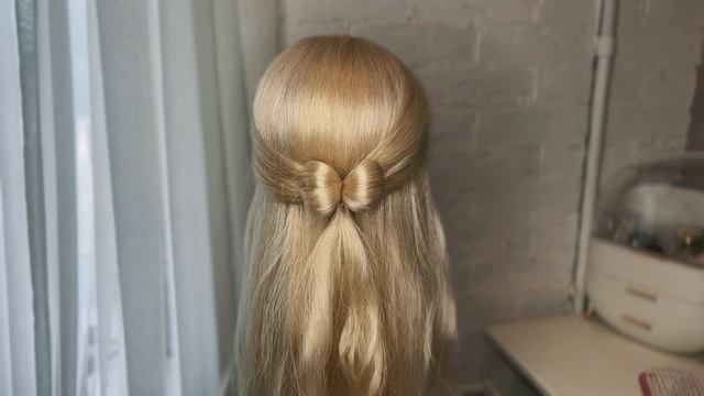 САМЫЙ ПРОСТОЙ И БЫСТРЫЙ СПОСОБ СДЕЛАТЬ БАНТ ИЗ ВОЛОС! Easy way to do hair bow! Hair hack for girls! смотреть онлайн