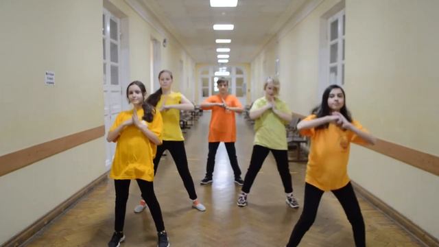 Танец UNO. К Дню учителя-2020. Александринская СОШ №359. смотреть онлайн