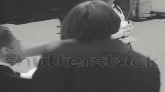 [AI] steve jobs shaking hands with short man смотреть онлайн