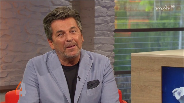 Томас Андерс слушает 