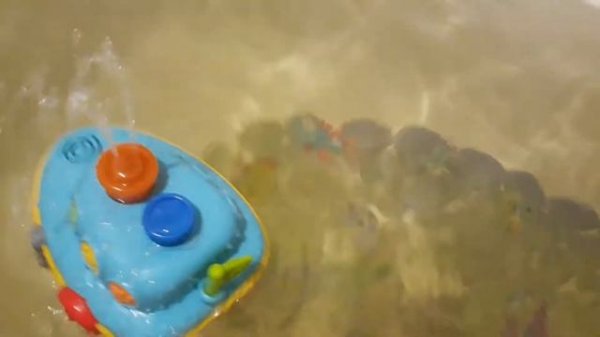 Игрушка для детей  для ванны winfun Музыкальная лодка видеообзор распаковка