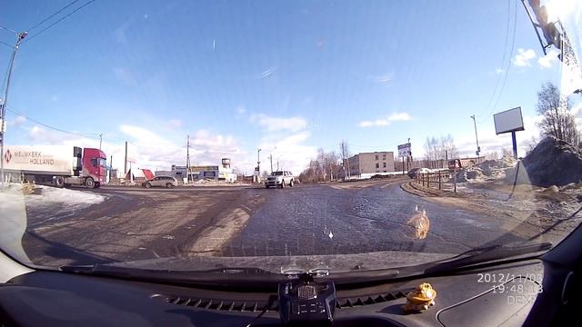 24 03 17 11 20 проезд на красный по встречке