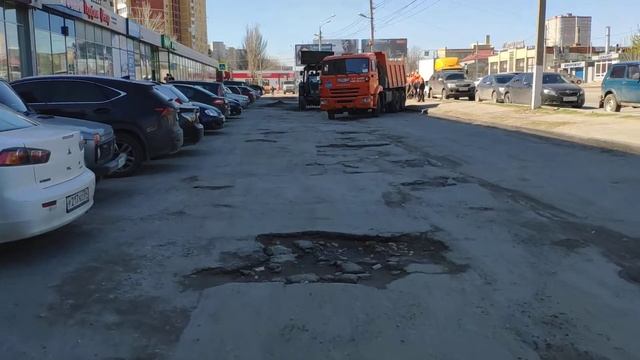 Дорожная инспекция ОНФ. Начало ремонта местного проезда по ул. Рокоссовского в г.Волгограде 18.04.1 смотреть онлайн