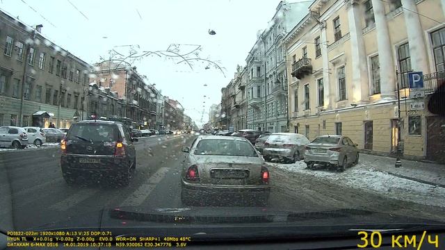 Разворот на пешеходном переходе на Владимирском проспекте смотреть онлайн