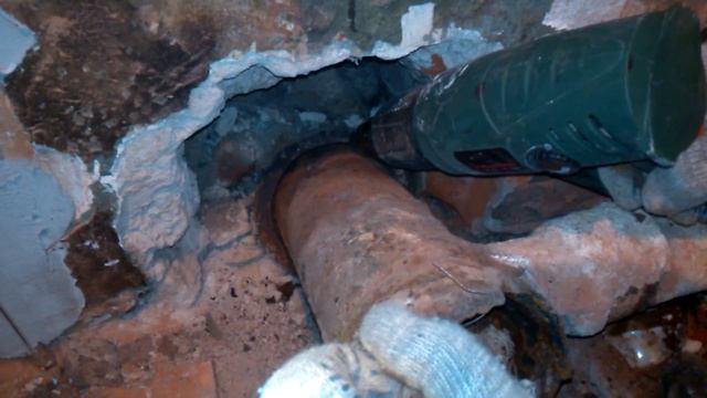 Демонтаж чугунного (фанового) тройника канализации смотреть онлайн