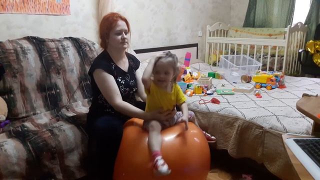 Зарядка на фитболе. Видео для детей. смотреть онлайн