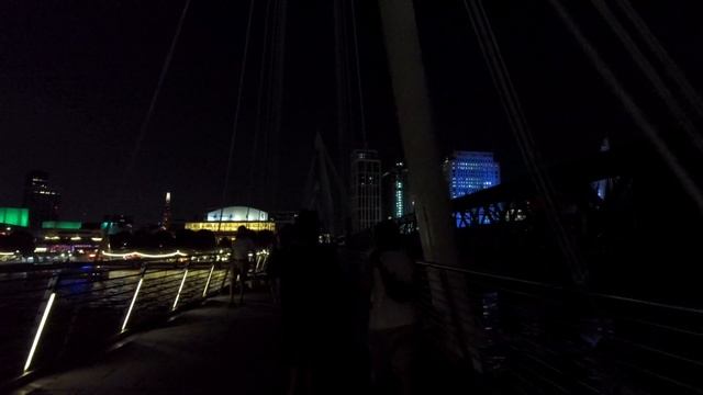 4k Walk from Embankment Station through the Waterloo Bridge смотреть онлайн