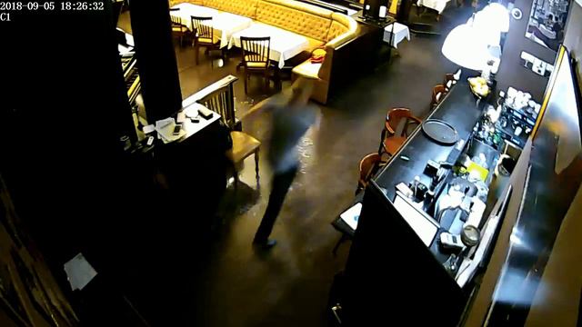 В Одесский ресторан бросили ведро со зловонной жидкостью 5 сентября2018 смотреть онлайн