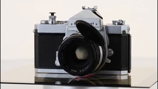 Nikkormat FT. Nikon NIKKOR-H.C Auto 1:2 F=50 Mm.