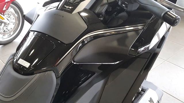 2020 Honda GoldWing Tour DCT Airbag - Darkness Black Metallic/Silver | Walk Around смотреть онлайн