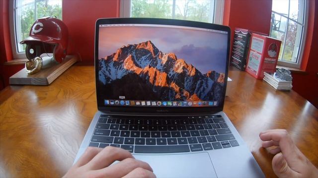 MacBook Pro 13-inch (2016 model) смотреть онлайн