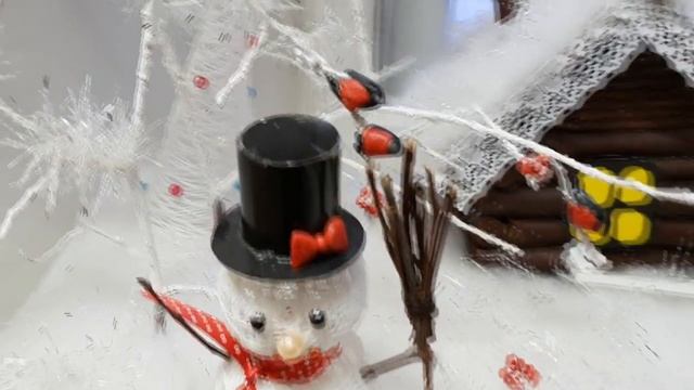 Новогодние поделки для детей в детский сад и школу. Деревенский дом, снеговик, рождественская елка смотреть онлайн