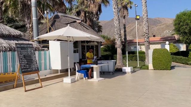Uae. Fujairah. Успеть С Утра Занять Лежак У Бассейна. Завтрак С Видом На Океан. Кофе По Спартански смотреть онлайн