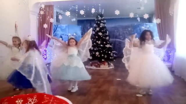Танец снежных бабочек на Новый год. смотреть онлайн