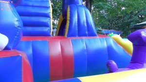 Батут ✿ Играем вместе с Викой на батуте - детский надувной аттракцион