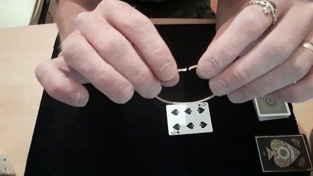 Elastic through card. Card Mat Tutorials. смотреть онлайн