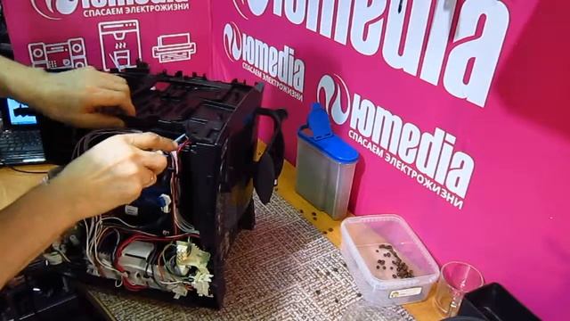 Кофемашина не мелет кофе, горят все лампочки - Ремонт BOSCH смотреть онлайн