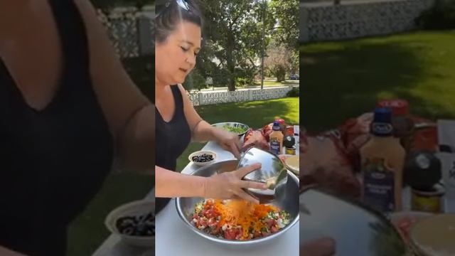 Making Taco Salad for harvest смотреть онлайн