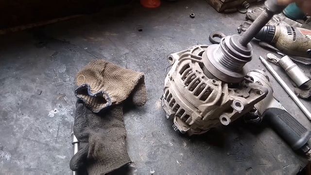 Рено Логан если свистит ремень смотреть онлайн