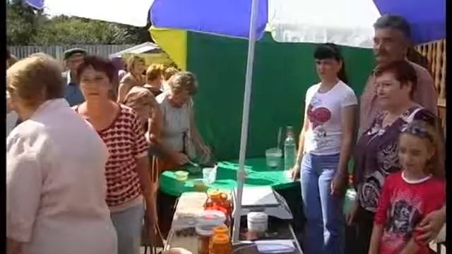 В рамках краевого фестиваля в Рубцовске открылась ярмарка мёда смотреть онлайн