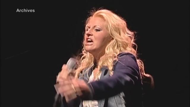 Cindy Sander, la nouvelle star de Thierry Mugler смотреть онлайн