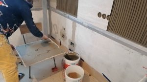 Процесс укладки плитки без швов на фартук своими руками. Укладка керамогранита без швов на фартук.