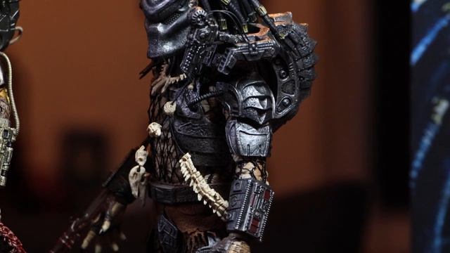 NECA OR MEZCO? PREDATOR JUNGLE HUNTER FIGURE