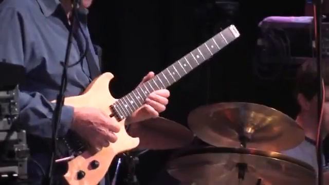 Allan Holdsworth & Alan Pasqua - Red Alert смотреть онлайн