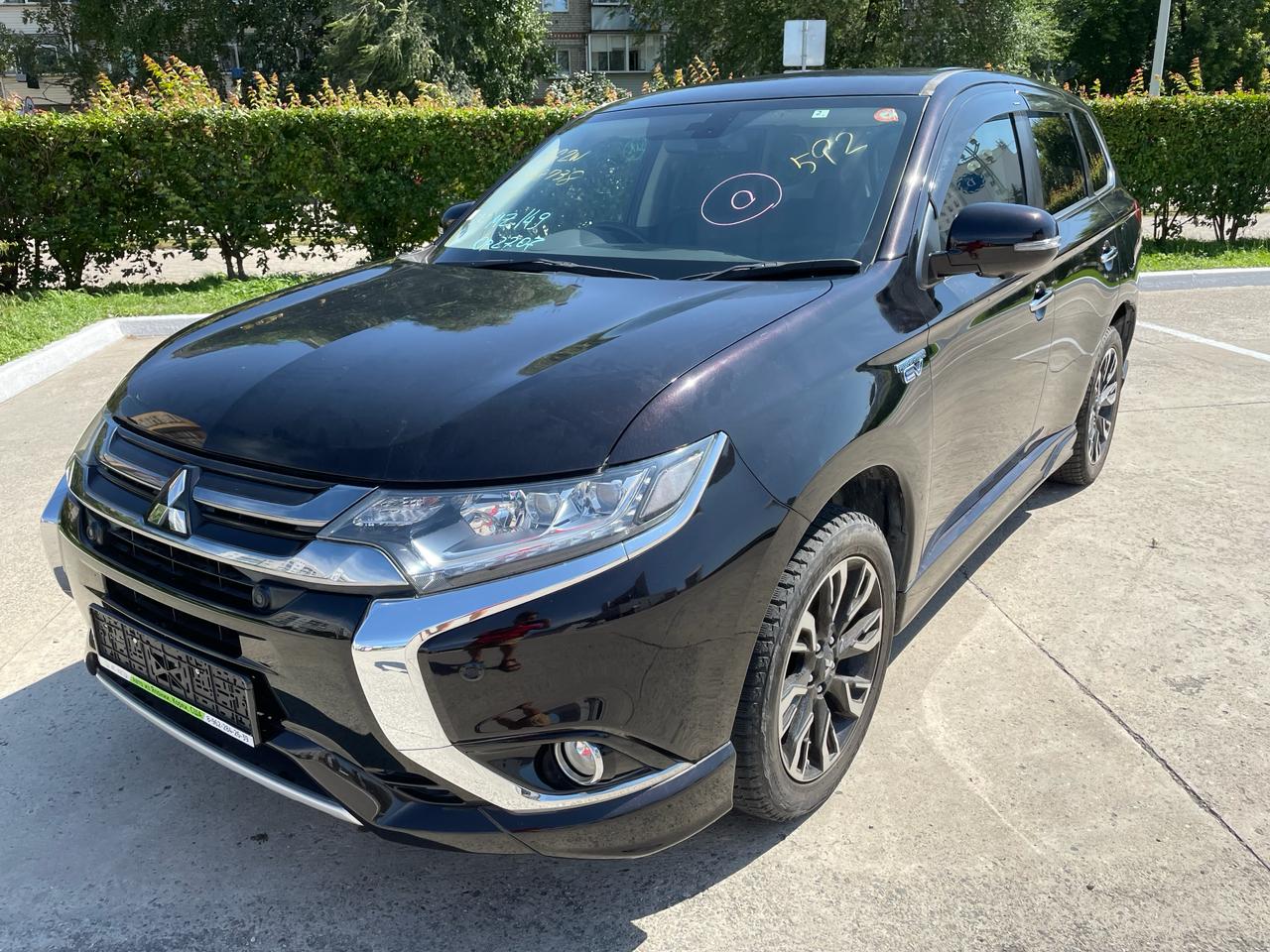 Mitsubishi Outlander PHEV 2016 г.в. V-2.0, 4WD, Подзаряжаемый Гибрид смотреть онлайн