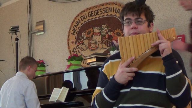 Музыку "Великий Бог когда на мир смотрю я" исполняют Тимофей и Рональд смотреть онлайн