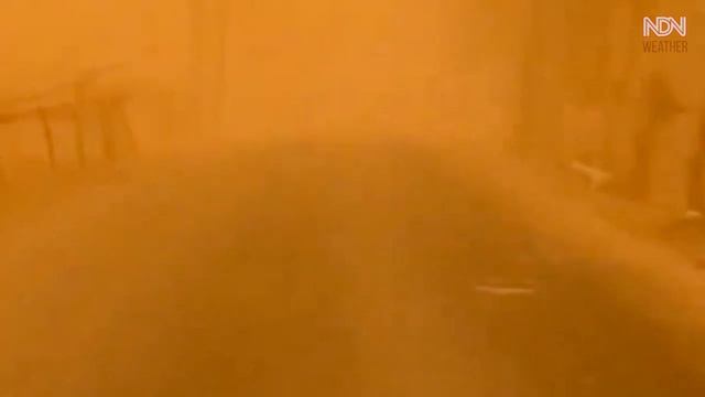 China: Tornado + Sandstorm = Darkness and Chaos reign in Turpan, Xinjiang. смотреть онлайн