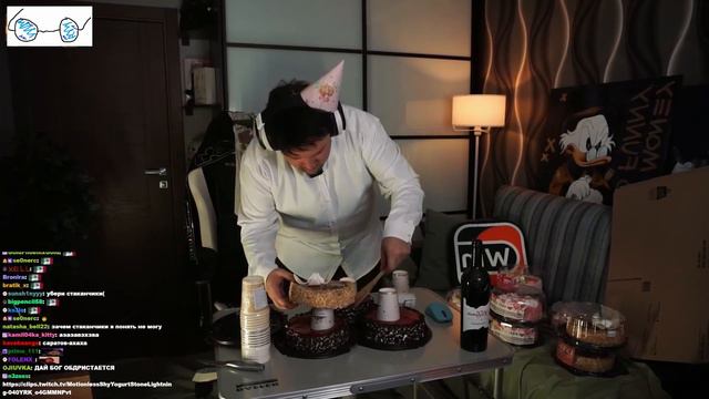 ГУАКАМОЛЕ ЗАПОЗДРАВЛЯЛИ L ГУАКАМОЛЕ ПОСТРОИЛ БАШНЮ ИЗ ТОРТОВ L ДЕНЬ РОЖДЕНИЕ ГУАКАМОЛЕ!