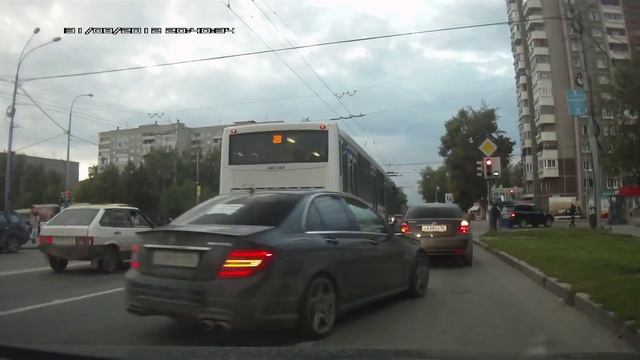 Right Turn Like a Boss смотреть онлайн