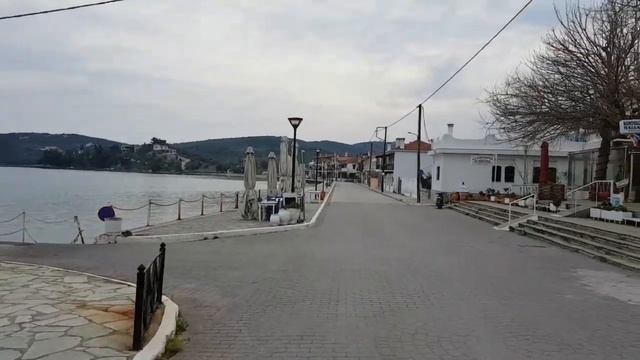 Обстановка в Греции на 22.03.20. Прогулка в деревне Амалиаполис. Греция. смотреть онлайн