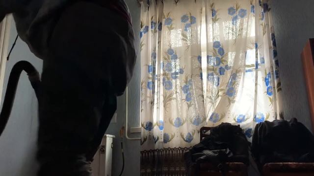 Заставляют убирать в комнате.. Лизе страшно смотреть онлайн