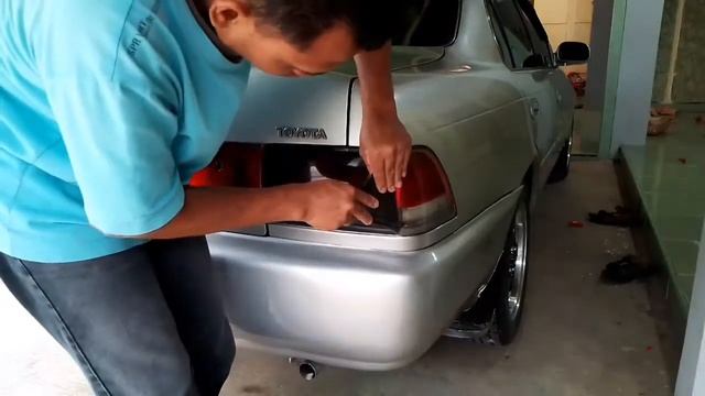 Toyota Great Corolla restoration episode 5 - Remove the tail lamp sticker - Greco Vlog смотреть онлайн