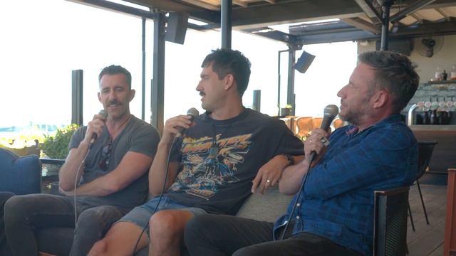 The Big Show Chat To Queens Of The Stone Age! смотреть онлайн
