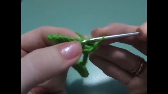 Веточка с листочками на цепочке из воздушных петель смотреть онлайн