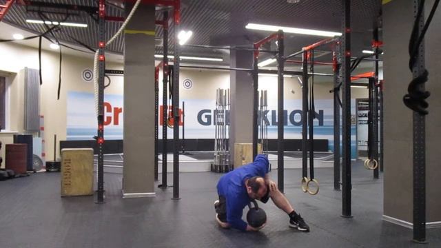 "Подъём Знаменского" с колена. Гиря 40 кг. Попытка. 40kg kettlebell Znamensky curl attempt. смотреть онлайн