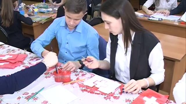 Красноярские школьники рисуют плакаты к Универсиаде смотреть онлайн