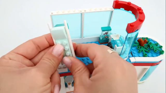 LEGO City 60330 Hospital. Лего Сити 60330 смотреть онлайн