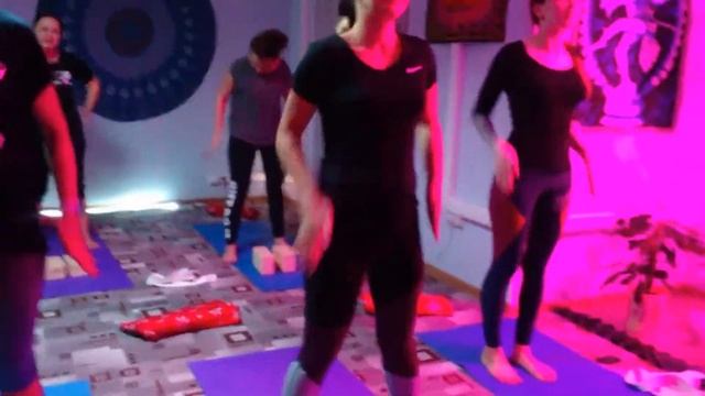 Экспресс подтяжка кожи на руках. Очень эффективно! АМРИТА студия женской йоги. смотреть онлайн