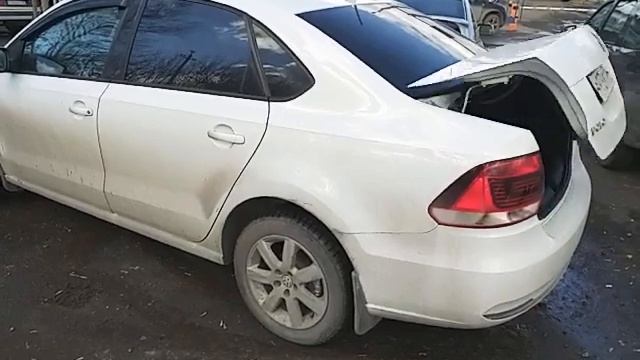 Автоматическое открытие крышки багажника Volkswagen Polo Sedan смотреть онлайн