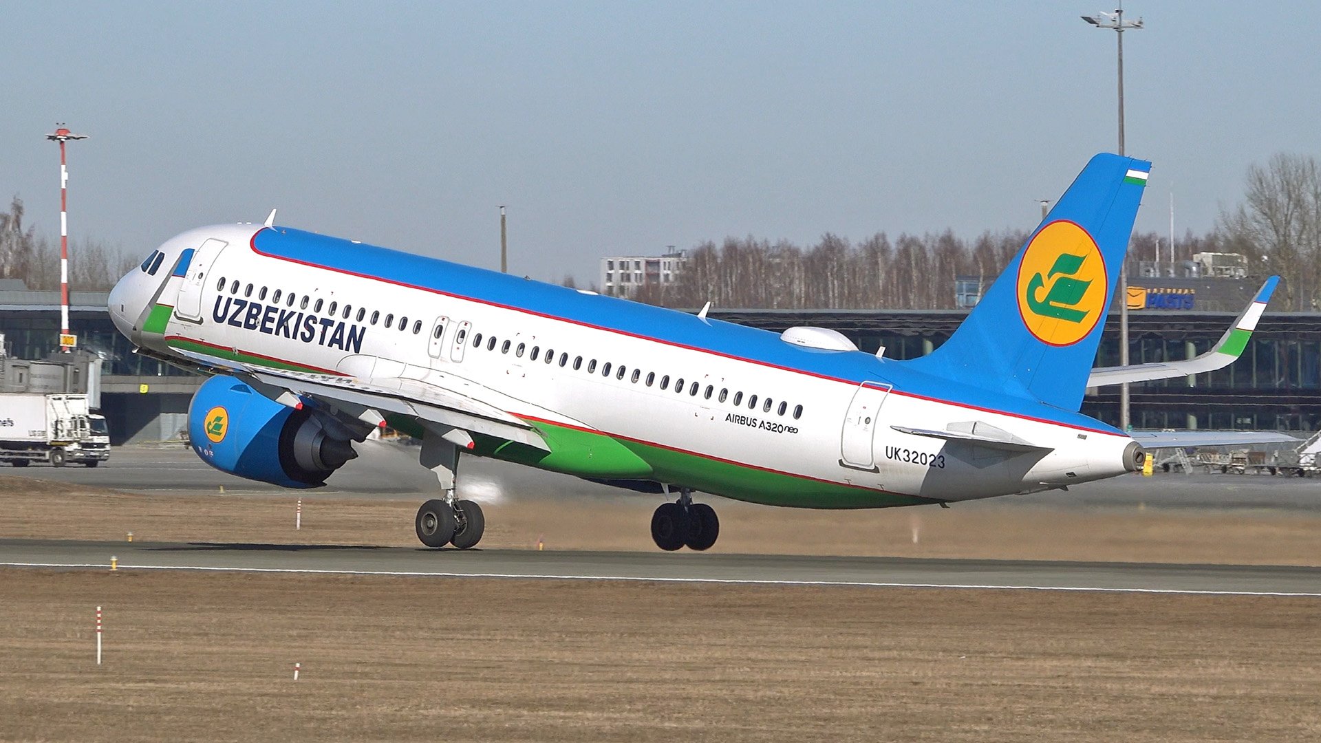 То взлёт, то посадка. Март, 2022. B737 | A320 | DHC Dash 8 | ATR72 | A220 | Cessna 172