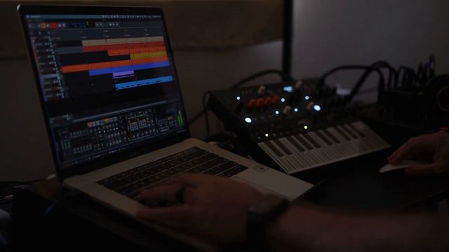 Techno live jam with @bitwig 4.3, the Microfreak, the Summit, and Maschine + смотреть онлайн