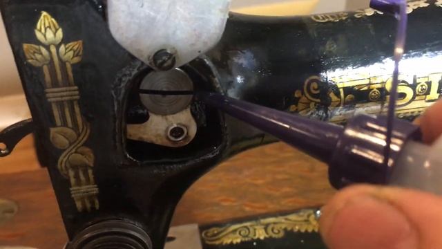 How to clean + oil a Singer 127 sewing machine (27, 28, 128, VS1, VS2) general maintenance смотреть онлайн