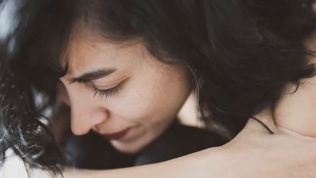 Семейная пара спасла собаку с улицы, а на утро собака преподнесла им невероятный сюрприз. смотреть онлайн